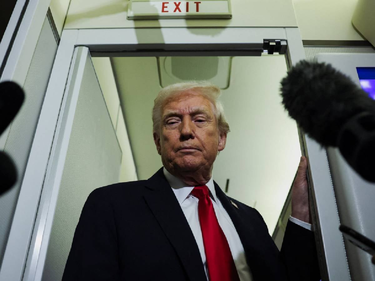 Trump recuerda a Biden mientras indulta a dos pavos por Acción de Gracias