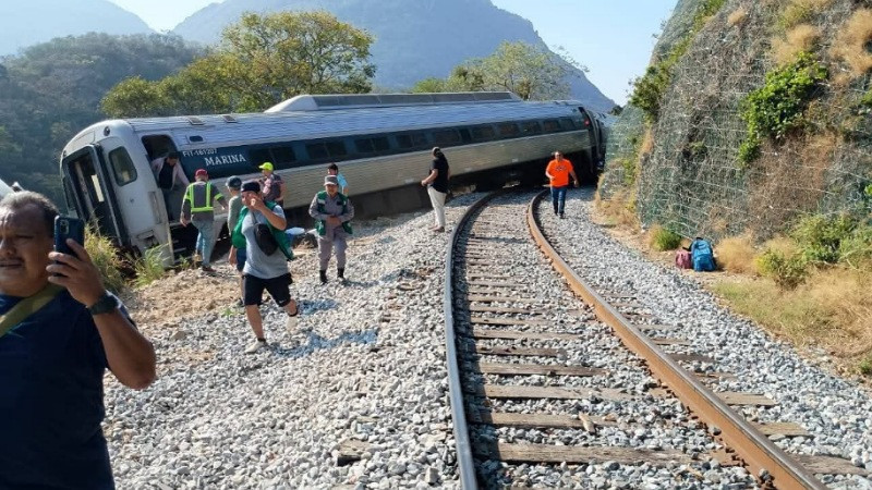 "Tragedia en la vía: 13 vidas perdidas y 98 heridos graves en desastrosa colisión del Tren Interoceánico en Oaxaca"