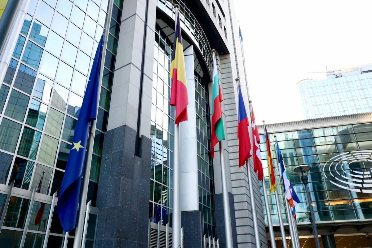 La Unión Europea se enfrenta a una crisis diplomática: la reciente escalada de tensiones con EE. UU. impone un alto a los planes comerciales clave y plantea el riesgo de un nuevo conflicto global.