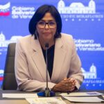 La presidenta encargada de Venezuela, Delcy Rodríguez, refrenda su mandato en medio de una nueva controversia con el gobierno estadounidense.