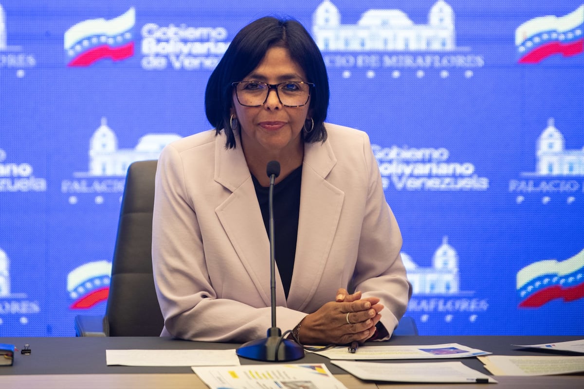 La presidenta encargada de Venezuela, Delcy Rodríguez, refrenda su mandato en medio de una nueva controversia con el gobierno estadounidense.
