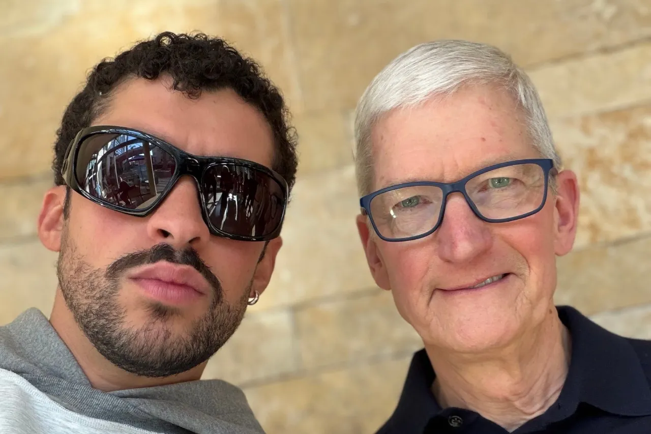 CEO de Apple se reúne con Bad Bunny en eventos exclusivos del Super Bowl.